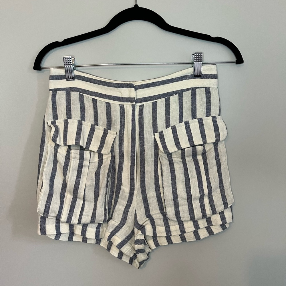 Forever 21 - High Waisted White & Grey Shorts - Small